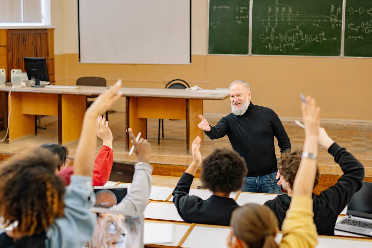 Aprender a falar em público: por onde começar e o que treinar primeiro