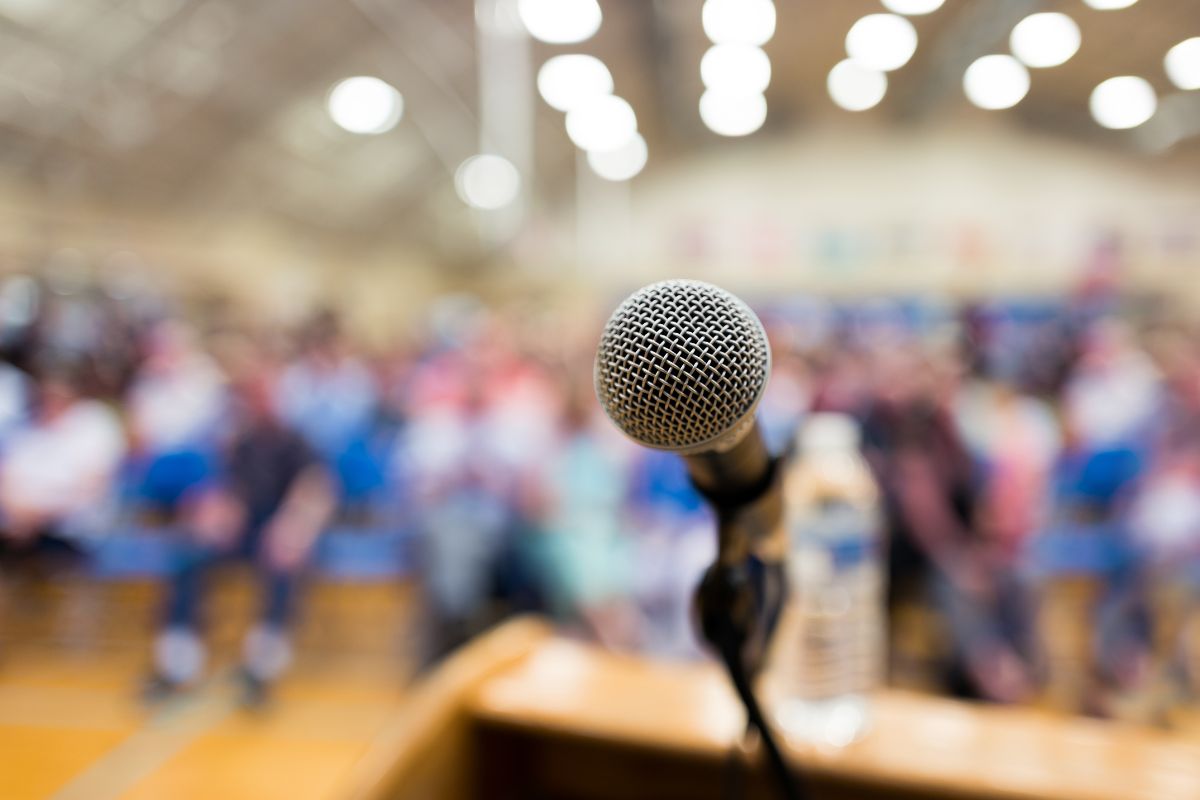 Como dar a primeira palestra: o guia para não se sabotar na estreia
