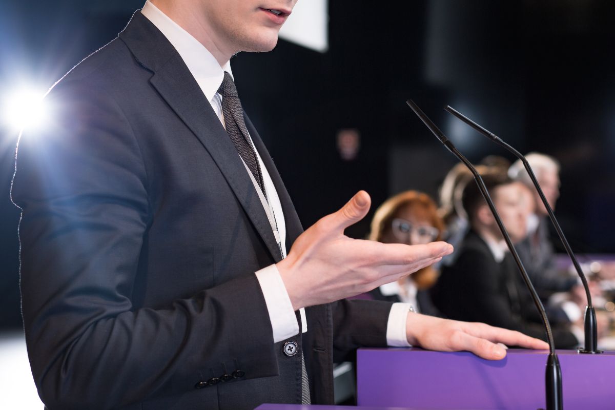 Como estruturar um discurso: o esqueleto que faz qualquer fala funcionar